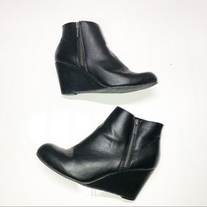 Reaction By Kenneth Cole Black Booties Size 7 1/2